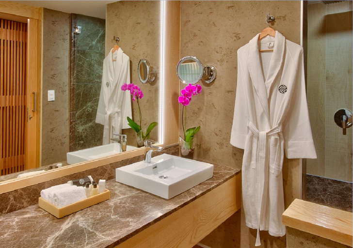 Bathroom 5, Galeria Plaza Irapuato, Irapuato