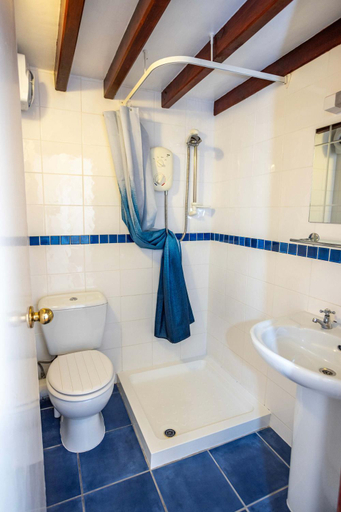 Bathroom, The Stable - One Bedroom Apartment - St Florence, Pembrokeshire