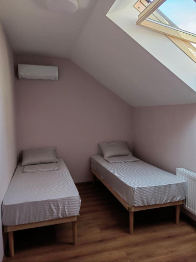Others 3, Like Hostel