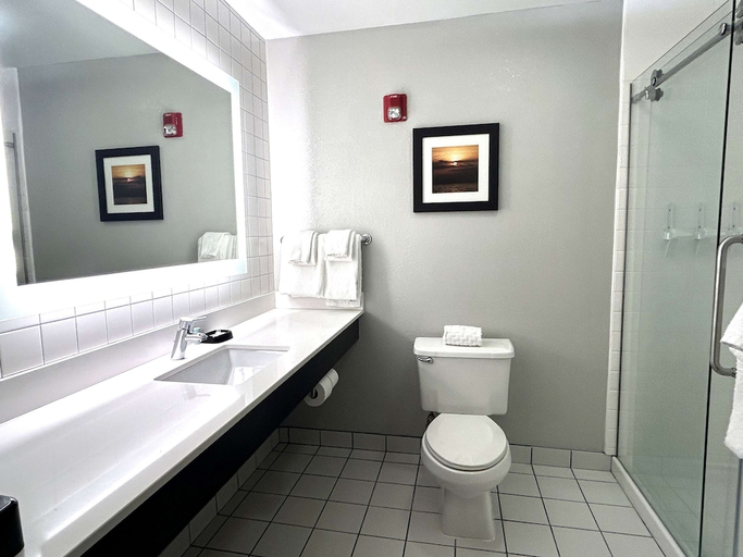 Bathroom 4, Best Western Erie Inn & Suites, Erie