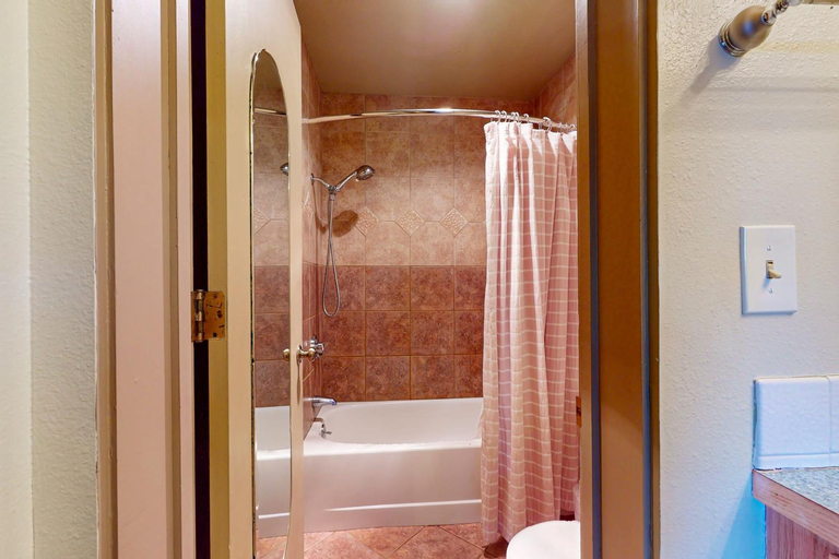 Bathroom 3, Seventh Mountain Resort, Deschutes