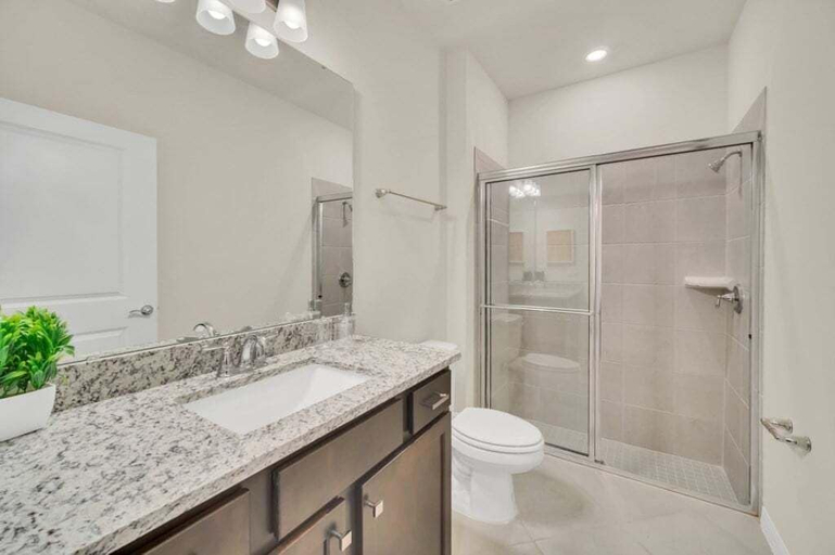 Bathroom 2, 5 Bedroom Townhome With Private Splash Pool! 5 Townhouse, Lake