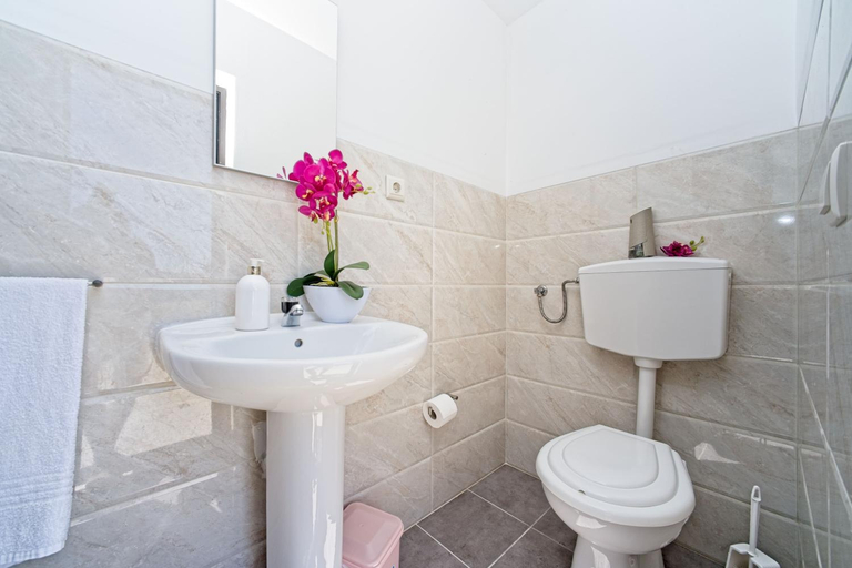 Bathroom 4, Casa Carvalhal do Esporao, Vieira do Minho