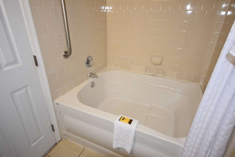 Bathroom 4, Best Western Plus Governor's Inn, Chesterfield
