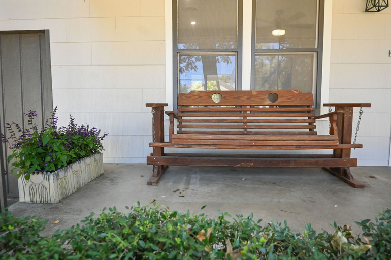 Property grounds, Das Mueller Guest Haus 3 Bedroom Home by RedAwning, Gillespie