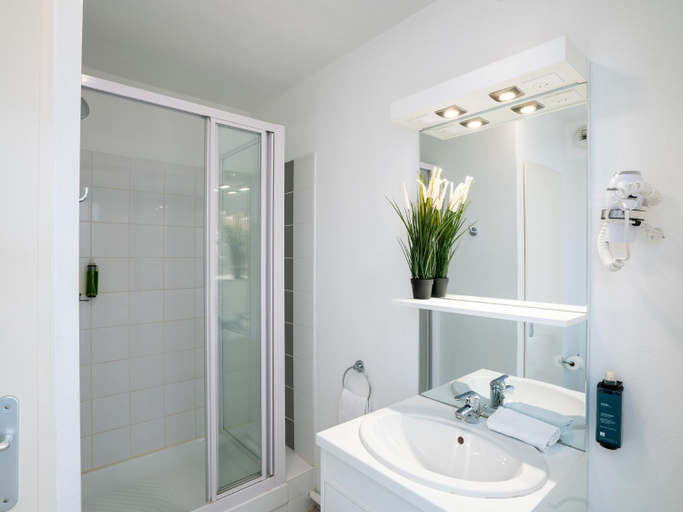 Bathroom 4, Sejours and Affaires Caen Le Clos Beaumois, Calvados