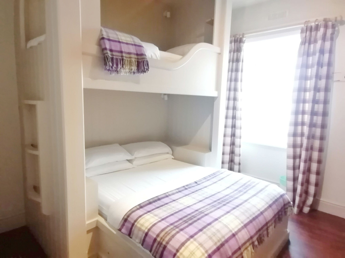 Bedroom 5, The Rocks at Plas Curig, Conwy