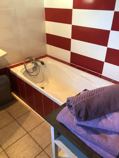 Bathroom 5, Domaine le Puits de Jeanne, Finistère