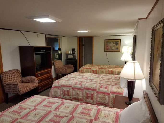 Bedroom 3, The Hillside Motel, Page