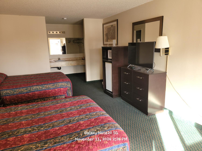 Bedroom 2, Western Inn Lakewood, Pierce