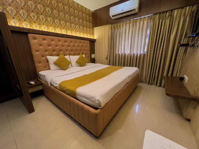 Room 3, Hotel Ratna Paradise, Thane