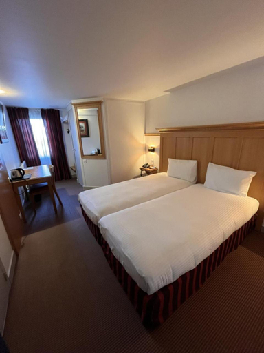 Bedroom 3, KYRIAD CREIL - Chantilly Nord, Oise