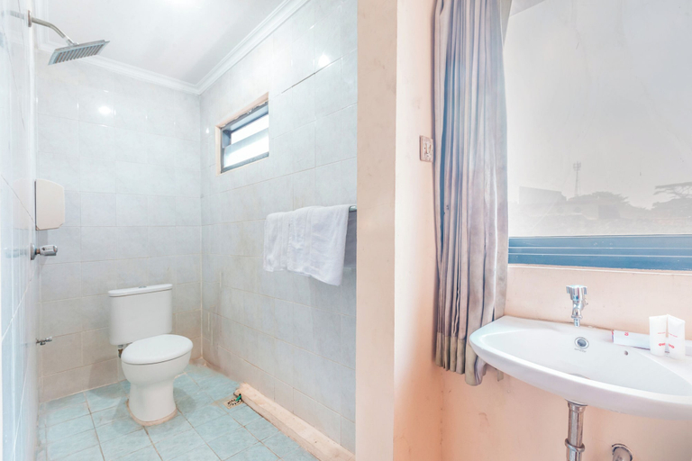 Bathroom 3, OYO 90845 3g's Home Syariah, South Tangerang