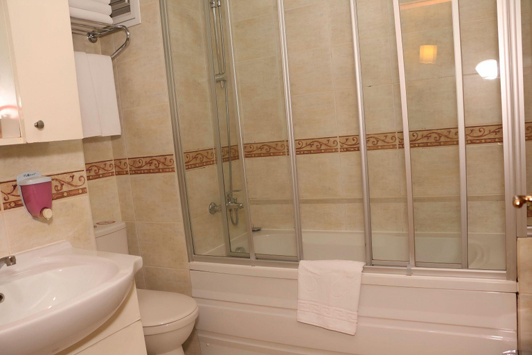 Bathroom 4, Ilkay Hotel, Fatih