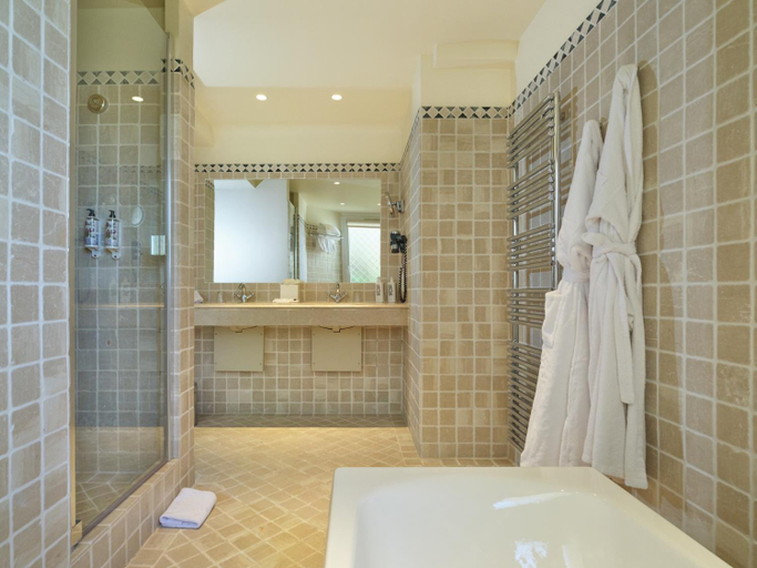 Bathroom 4, La Perouse Hotel, Alpes-Maritimes