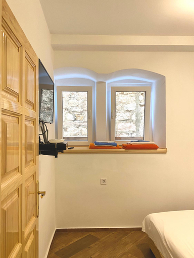 Others 4, Apartment Njegos