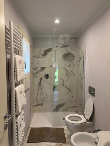 Bathroom 3, Villa Dom, Piacenza