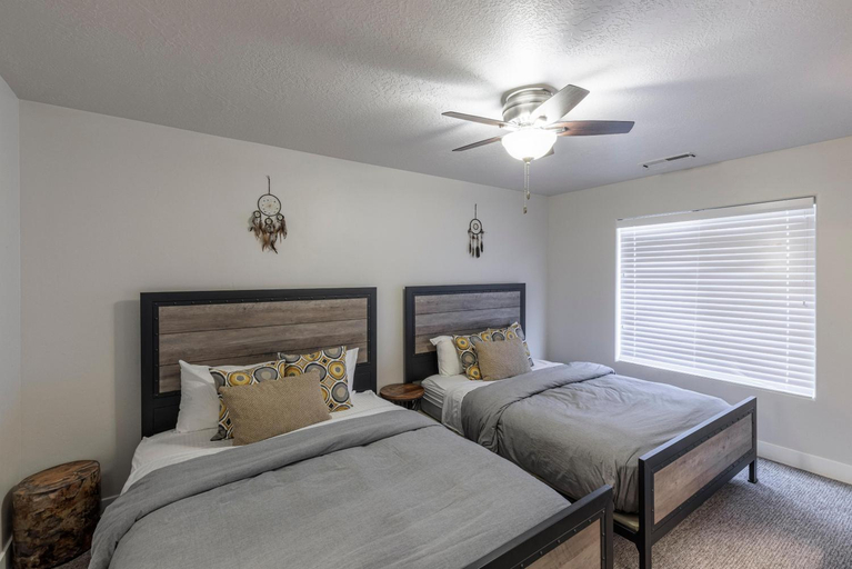 Bedroom 3, Base Camp, Washington