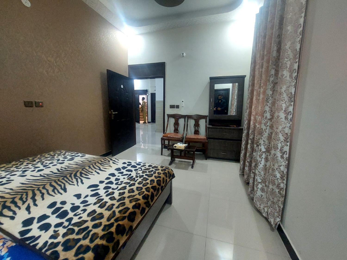 Others 5, Guest House Near Expo Center karachi, Karachi