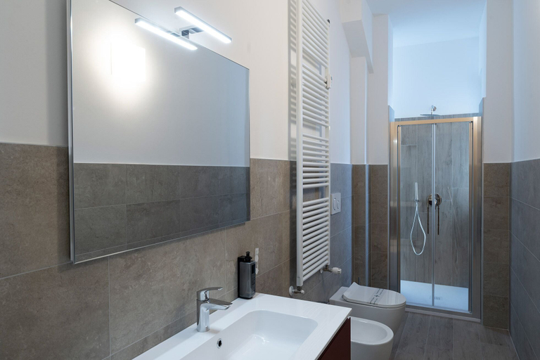 Bathroom 5, Astoria Comfort Rooms, Bologna