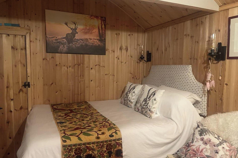Bedroom 2, 1 Bedroom Cabin Sleeps 2, Private Garden, Wifi, Cornwall