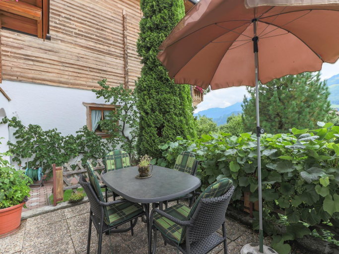 Others 2, Chalet in Piesendorf near Ski Slopes, Zell am See