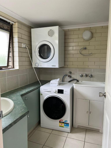 Bathroom 5, Trickett Gardens, Gold Coast