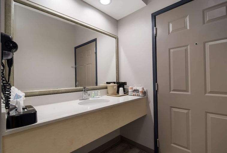 Bathroom 4, Quality Inn Goldsboro, Wayne