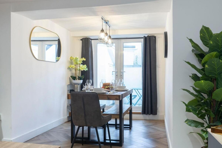Others 4, Large Period 2-Bed Apartment Close to Town, Gloucestershire