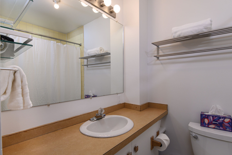 Bathroom, 6 Village Edge 2 Bedroom Condo, Washington