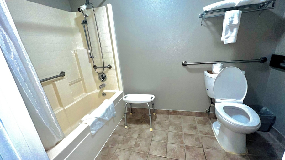 Bathroom 3, Studio6 Suites Portland, OR – Downtown OHSU, Multnomah