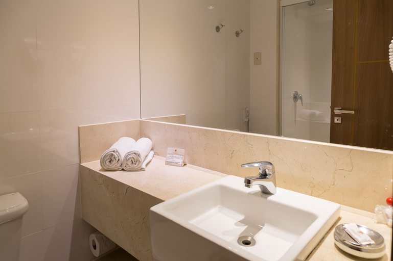 Bathroom 3, Hotel Atlântico Travel, Rio de Janeiro