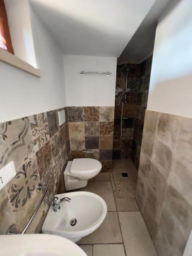 Bathroom 3, Trulli White, Bari