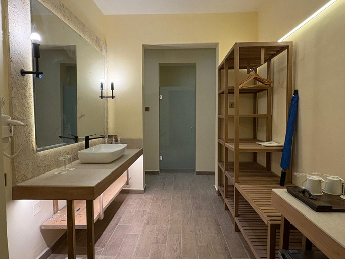 Bathroom 4, Ashnil Aruba Lodge, Voi