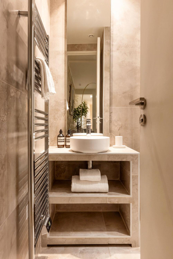 Bathroom 3, Spacious apartment -3BR/8P- Moulin Rouge, Paris