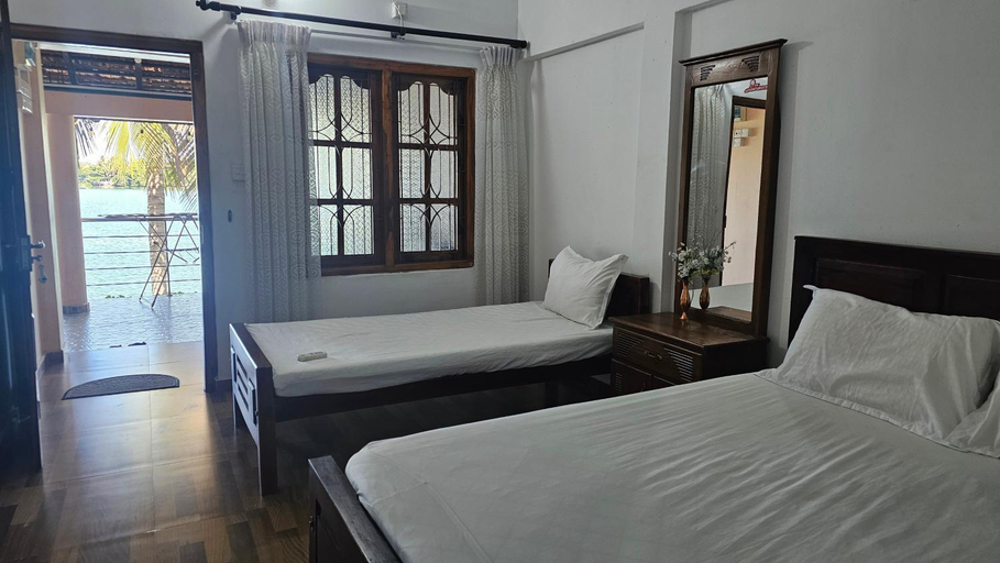 Bedroom 2, Lagoon Breeze Resort, Manmunai North