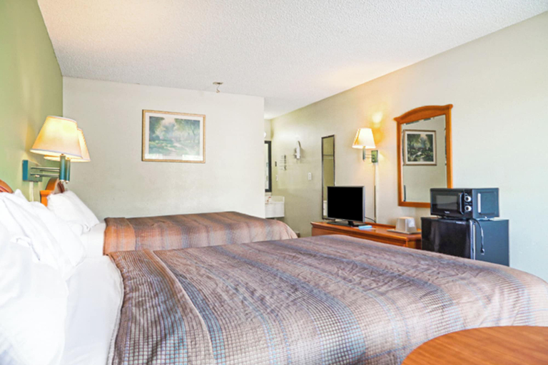 Bedroom 3, Economy Inn Ashburn GA I-75, Turner