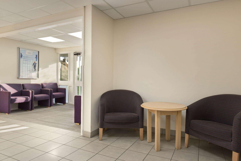 Public Area 2, Days Inn by Wyndham Sutton Scotney North, Hampshire