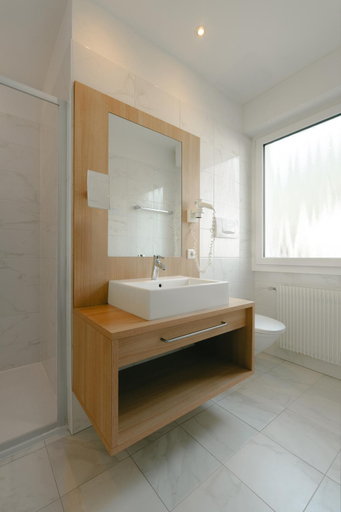 Bathroom 4, Post Gries, Bolzano
