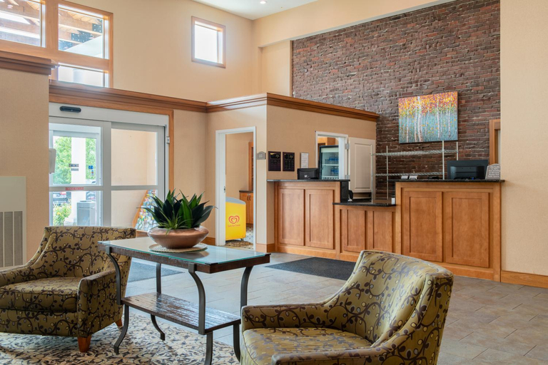 Public Area 2, White River Inn & Suites, Windsor