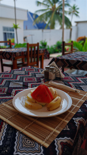 Food & Drinks 4, Karibu House, Kusini