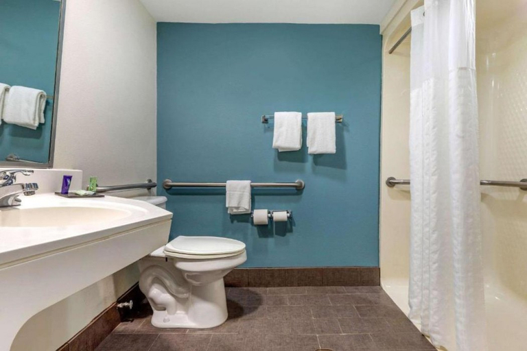 Bathroom 4, Sleep Inn & Suites Johnson City, Washington
