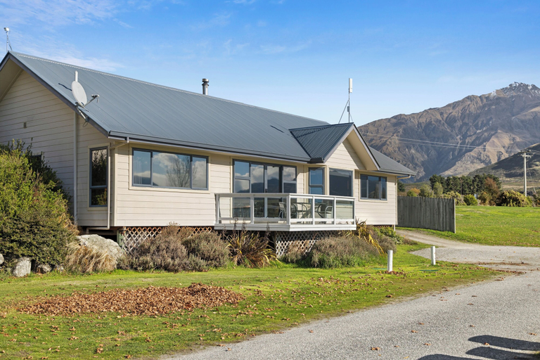 Exterior & Views