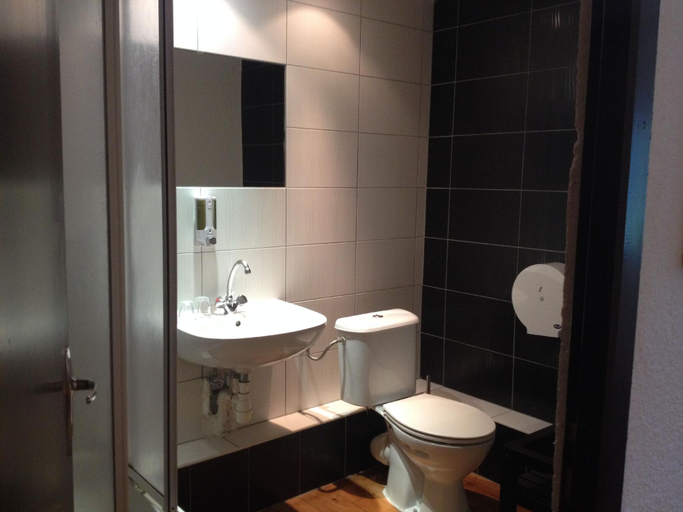 Bathroom 3, L'usine, Vosges