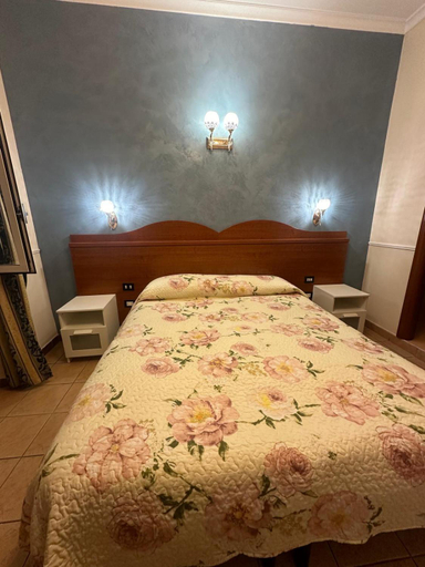 Bedroom 2, Near Termini station, Rome