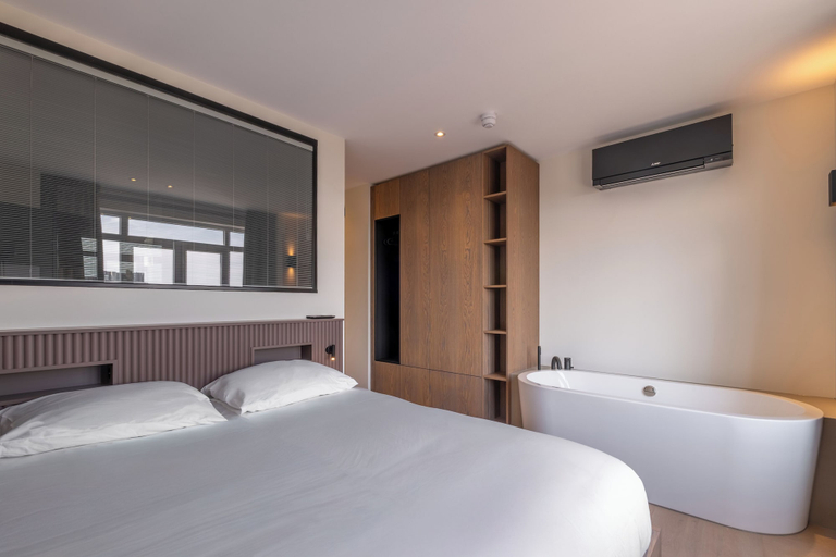 Room 3, Four Stories, The Hague