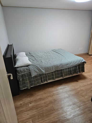 Bedroom 2, Geumgangsan Condominium, Goseong