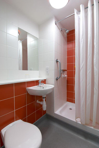 Bathroom 5, Britannia Hotel Edinburgh, Edinburgh