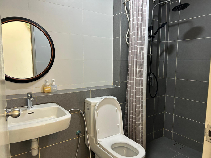 Bathroom 3, BS Homestay5 - 2R2B Apartment with a Balcony, Miri
