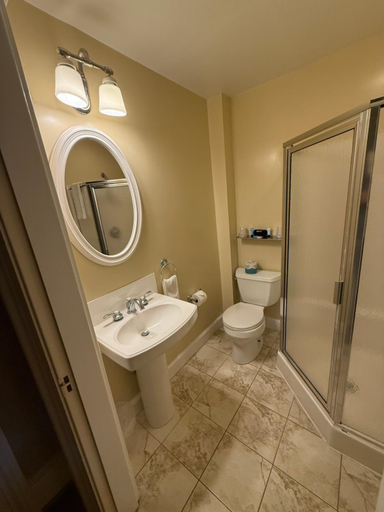Bathroom 4, Stonehurst Manor Breakfast & Dinner Included, Carroll